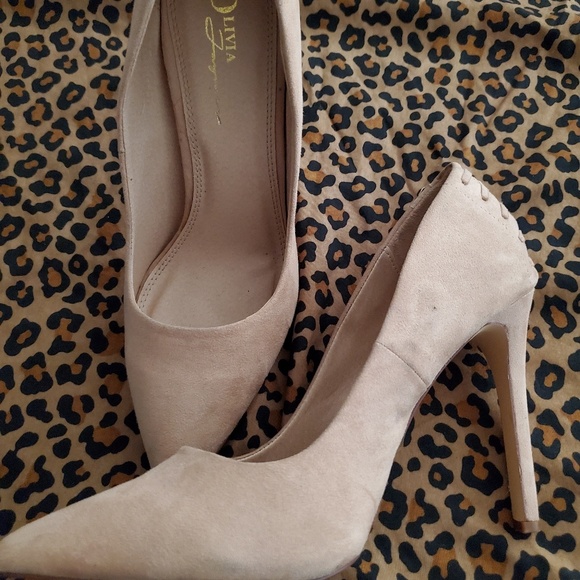 Heels - Picture 2 of 3